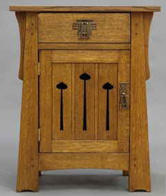 Mackintosh Keyhole End Table